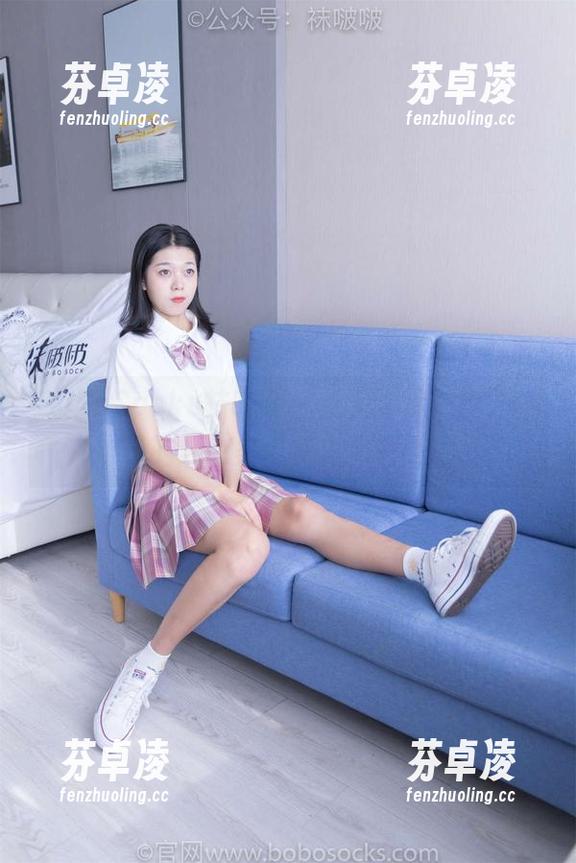 BoBoSocks袜啵啵 - 裸足穷追不舍，稚予的黑色美甲在套图中闪现