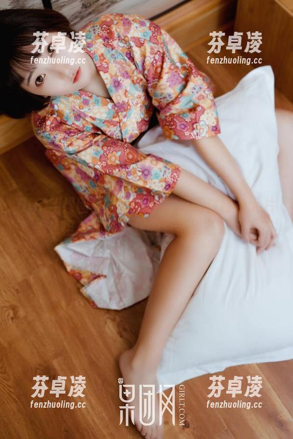 GIRLT果团网 - 莫雅淇的最新白衬衫大片，图库再度上线，你的点击准备好了吗？