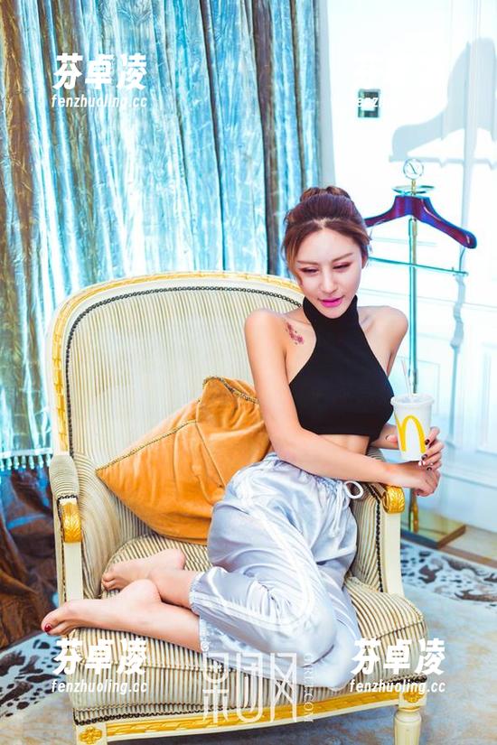 GIRLT果团网 - 女神钟紫怡最新Update：图集里竟然藏了点小惊喜！