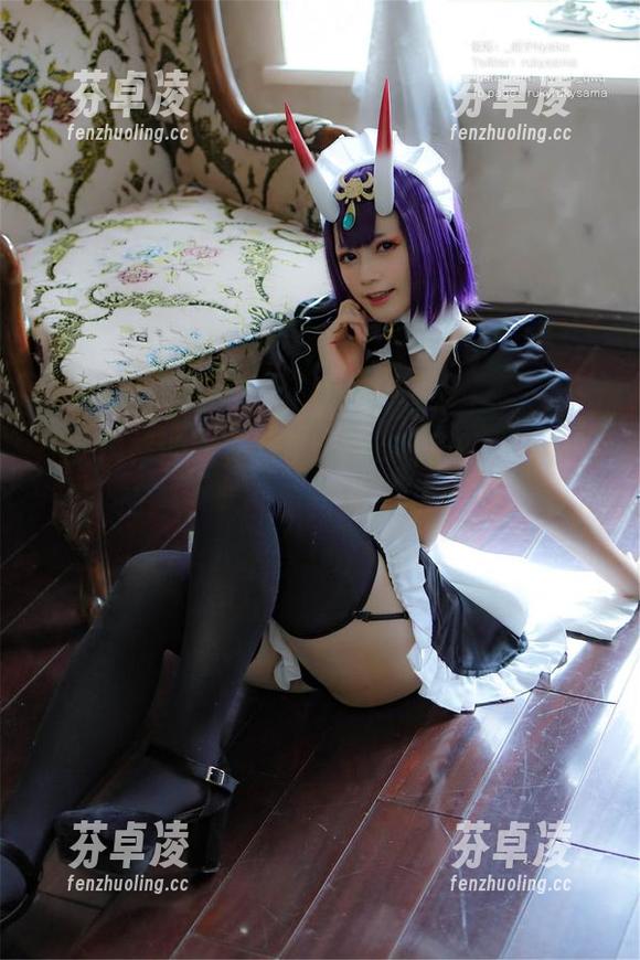 Nyako喵子 巫女风格的写真,Nyako喵子的cos到底能撩到谁?