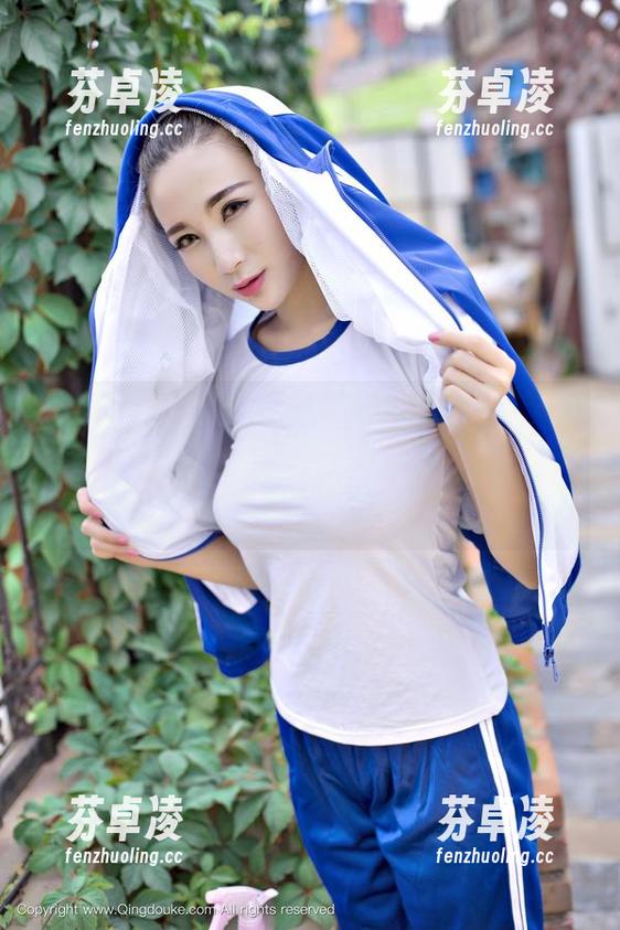 QingDouKe青豆客 - 看到汪佩妮Penny的连体衣，作品就像一扇窗，资源的光影交织中却透着别样的意味！