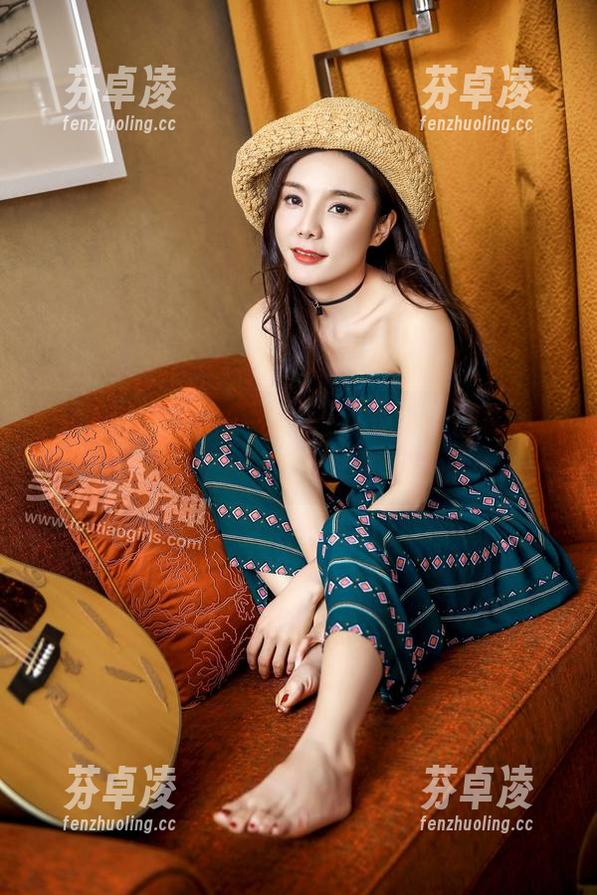 TouTiao头条女神 - 高清写真，周熙妍的制服掀起了一波怎样的回忆潮？