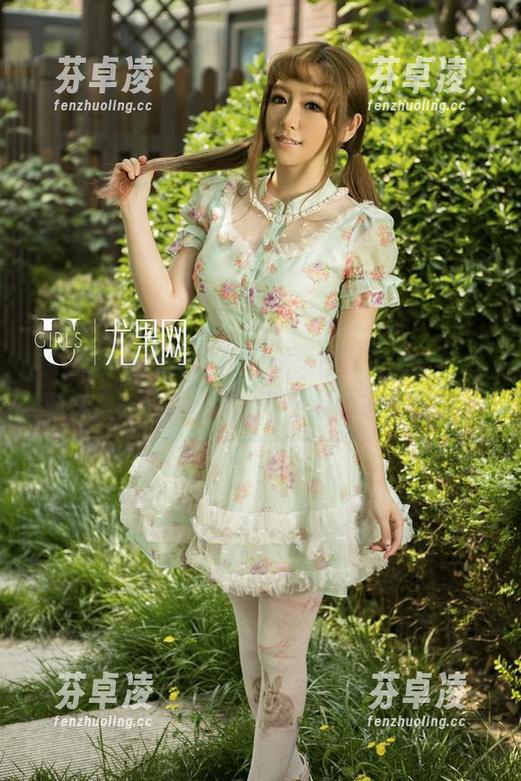 UGirls尤果网-张美荧 UGirls尤果网 - 原图跟你说,张美荧的套装穿得再好,也改变不了我的审美疲劳。