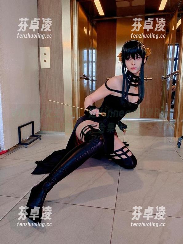 Viking女王？不，是Vinnegall穿Raven乳胶内衣，合集分享！