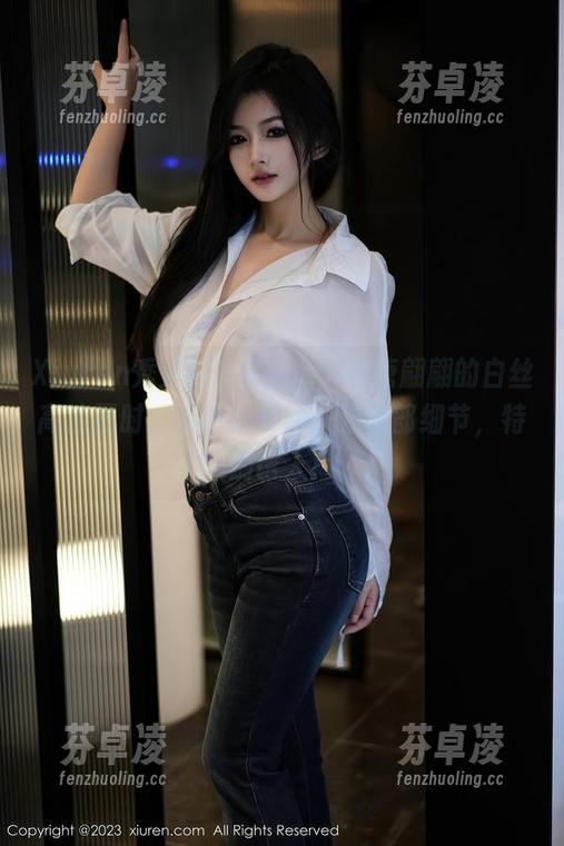 Xiuren秀人网 - Oops，看唐翩翩的白丝高清图时，不小心开始关注腿部细节，特别诱人！