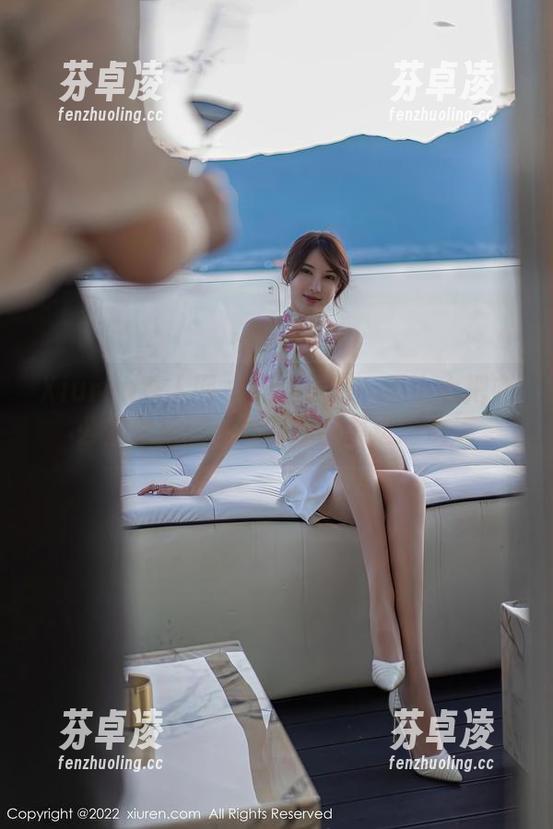 Xiuren秀人网 - 娜娜子呀一不小心把办公室变乐园：最新作品集逗趣满满