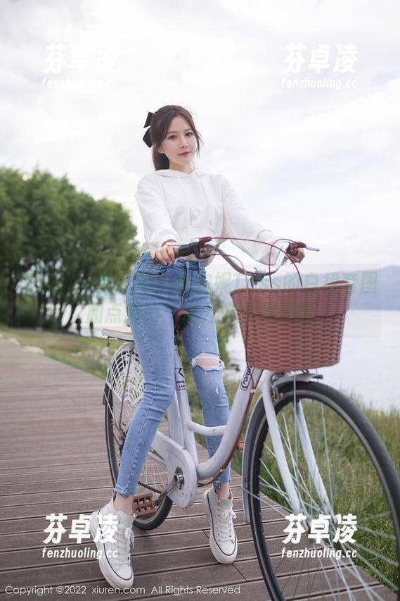 Xiuren秀人网-安妮Tess Xiuren秀人网 - 给安妮Tess的白裙套图加点料——点开你会发现啥