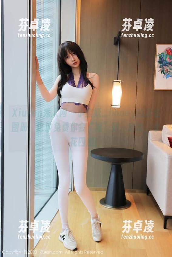 Xiuren秀人网 - 小蛮妖_honey的泳装图册，这波免费你会“湿”到，哈哈，水花四溅！