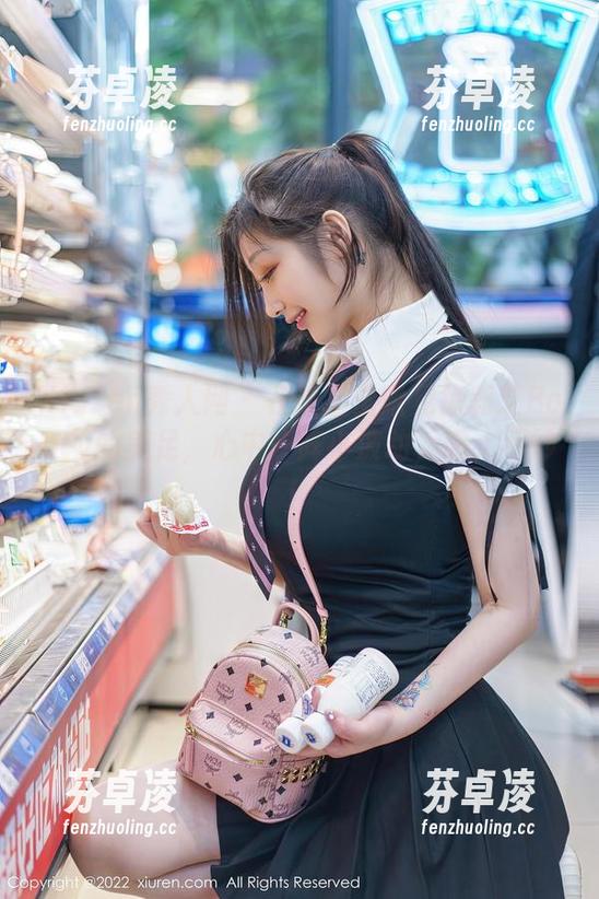 Xiuren秀人网 - 在原图里瞅见徐莉芝Booty的美足，心中一阵小波动，哦，不妙！