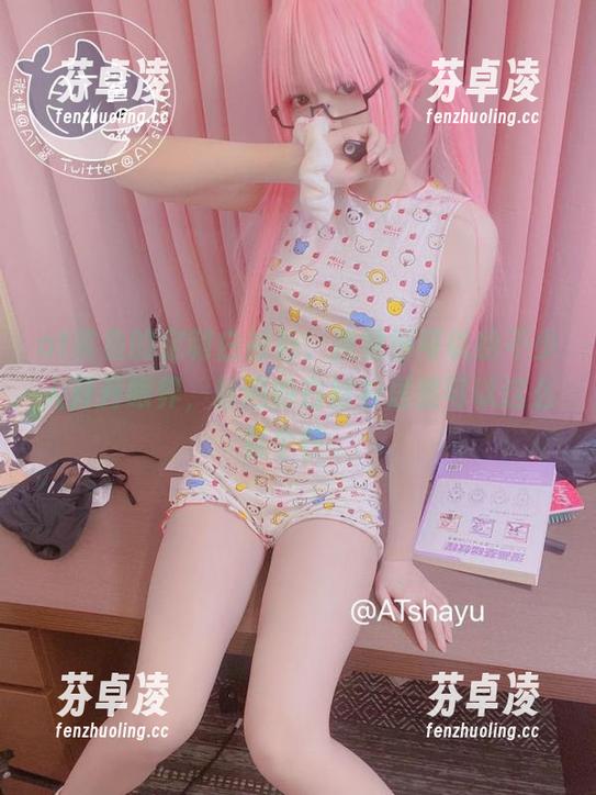 at鲨鱼 at鲨鱼的定制白衬衫,我觉得可以给不少人开开眼界,普通的白衬衫居然可以这么有个性。