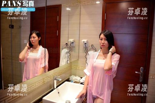 pans-锐锐 pans - 锐锐的短裙:私拍时不小心流露的小心思