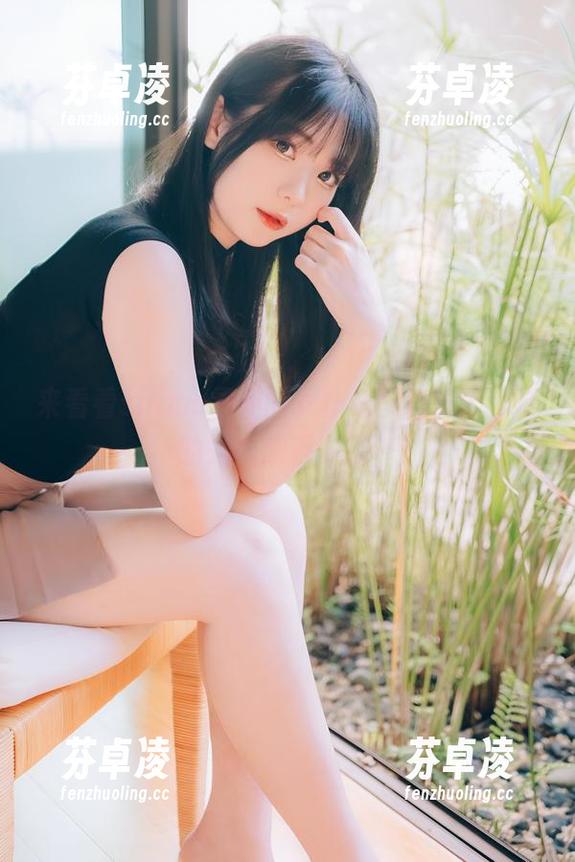 来看看shimo霜月的女仆裙图包更新，真的是太超现实了！