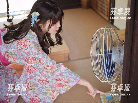 Wuyo泳装写真集：精选出水的一瞬，那种说不出的美