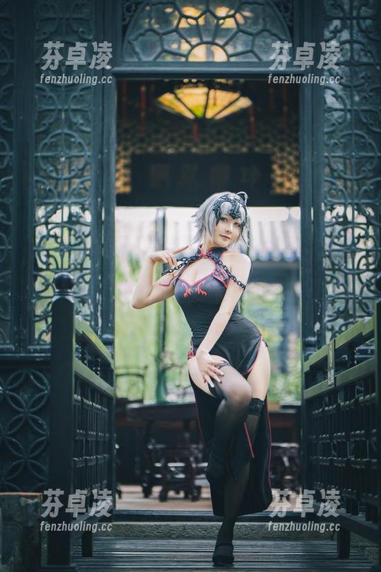 集合！三刀刀miido为你奉上新一波礼服写真全集，准备好为你飙电影票买单了吗？