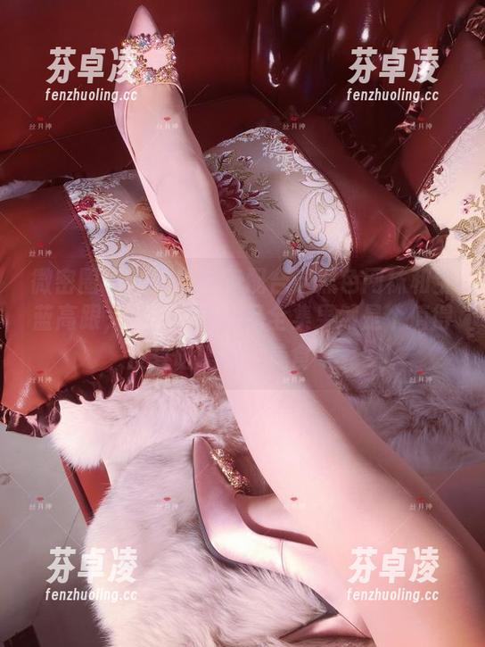 微密圈 - 动作和姿势配合这黑色网袜和宝蓝高跟，丝月神的作品全集果然是个值得反复咀嚼的“美食”。