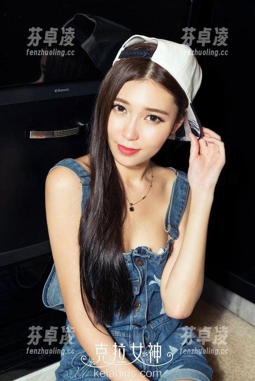 克拉女神 - 忆之的白丝写真：原图里的随意与不羁，有时就是一种默契。