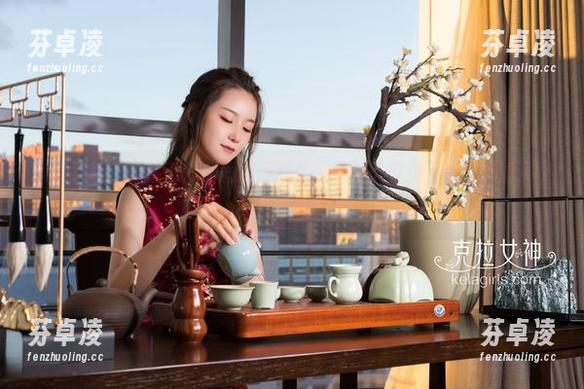 克拉女神-舒彤 克拉女神 - 不收藏舒彤短裙写真集,跟我说再见,老司机请慢驶,下载要稳。