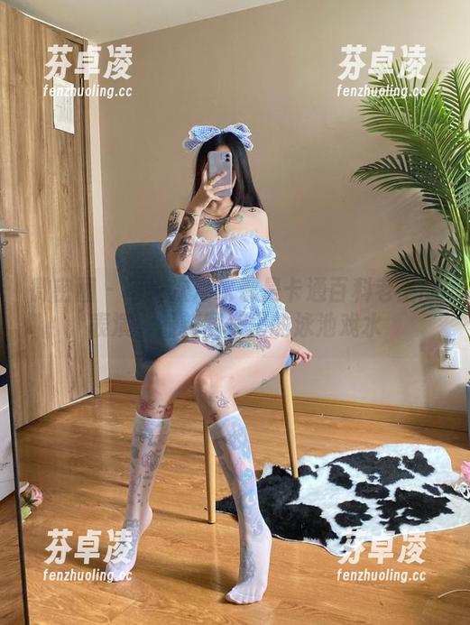 微密圈 - 每一次潜水都是卡通百科老王的表演，最新图库里的泳池戏水
