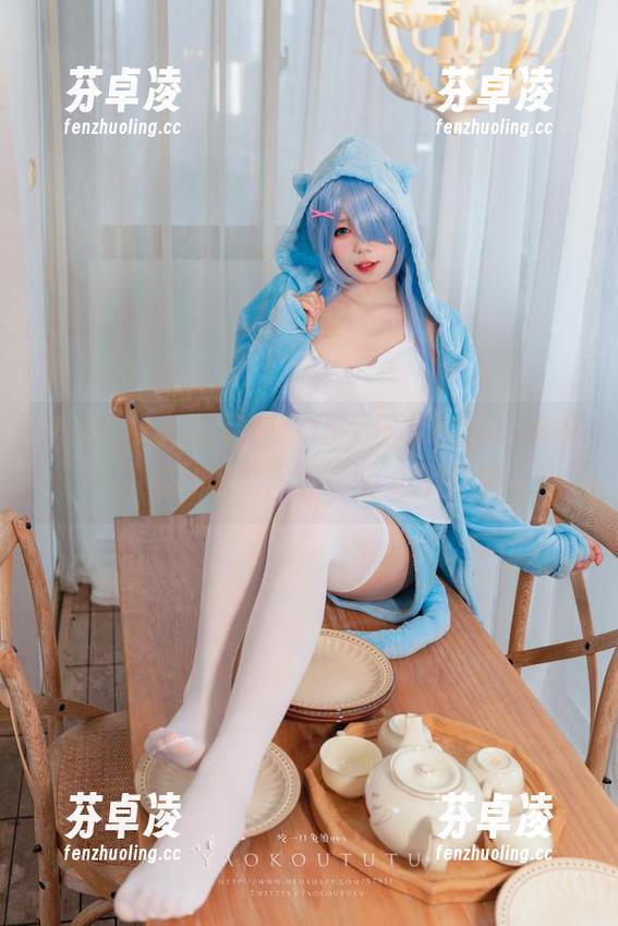 咬一口兔娘 咬一口兔娘的福利COS,巴尔的摩好像多了点什么,没错,是心不在焉