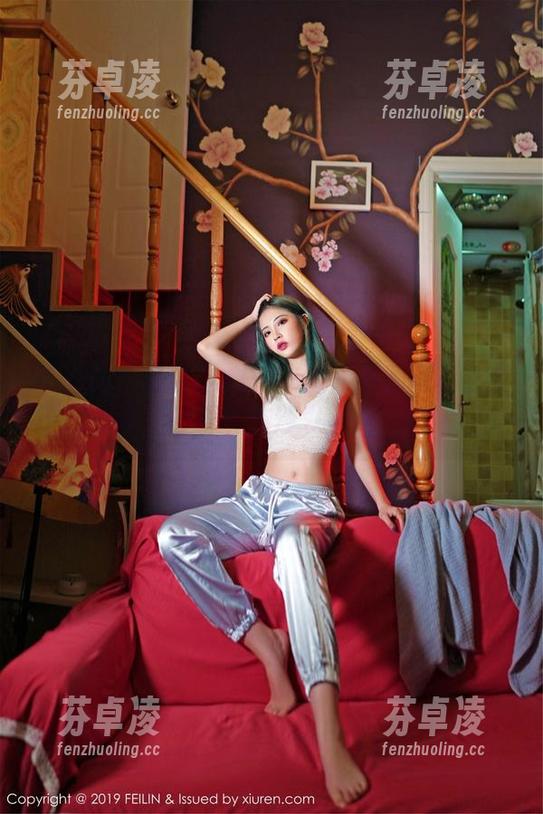 嗲囡囡 - 施忆佳KITTY的水手服写真：我不想出海，但愿意在沙发上做‘领航’！