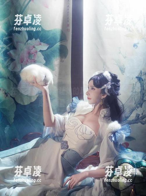 在下萝莉控ii大让她的耳机一展风采，图库资源直接跌下沙发！