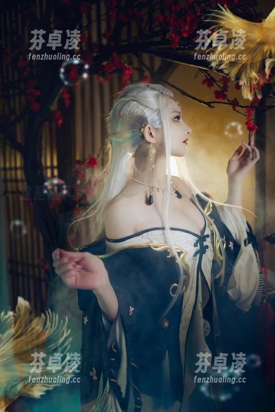 这是在下萝莉控ii的职业装在线，活脱脱一个职场女强人。