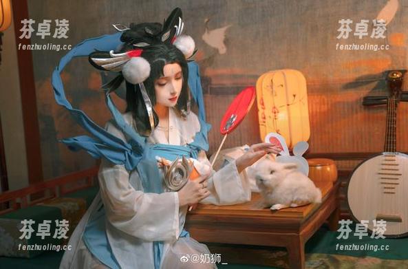 滑稽与优雅的结合：奶狮不咬人最新旗袍写真集