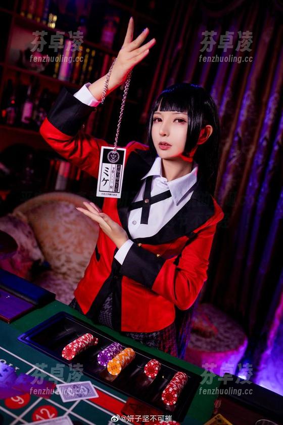 妍子坚不可摧 平安夜的奇遇!妍子坚不可摧的圣诞cos集展示了什么叫做‘圣诞节不正经’!