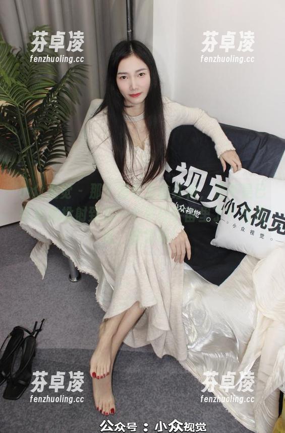 小众视觉 - 那个图包里的红裙，是不是已经把我投射到另一个平行宇宙里了？思思姐，真会玩！