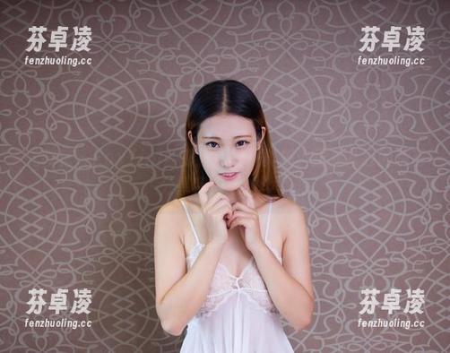 尤物馆 - FoxYini孟狐狸清纯写真集：正儿八经的伪善，分享我内心的斗争。