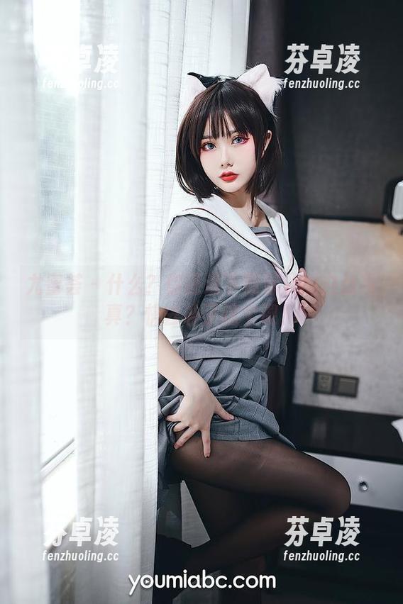 尤蜜荟 - 什么？你还没下载菲儿的白丝写真？快去补了这个课！