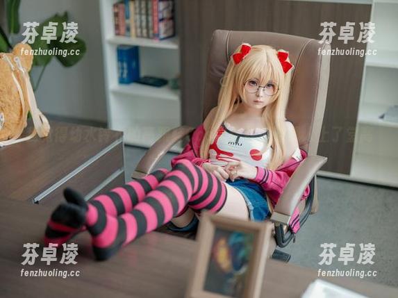 我觉得幼水铃衣的高跟鞋Cos是给我们普通人上了堂高空课！