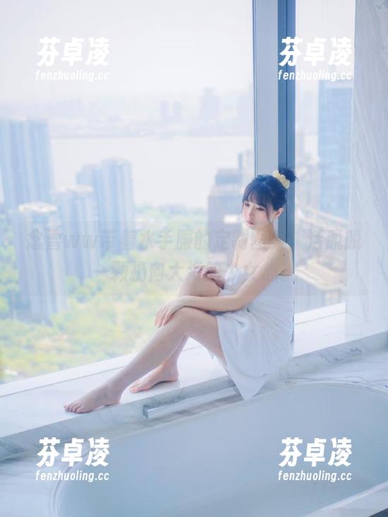 念雪ww 念雪ww带着水手服的定制图集,活脱脱一颗扔向大海的少女心。