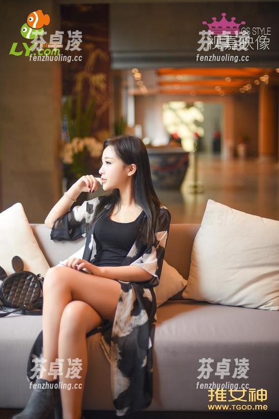 推女神-可儿Kayen 推女神 - 可儿Kayen的肉丝开启了视觉挑战:原图vs套图,哪个更吸引?