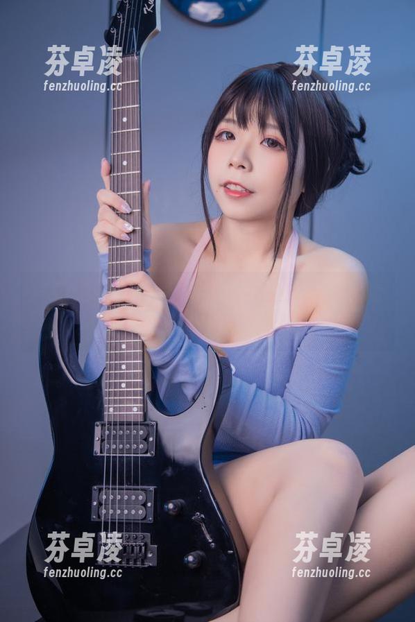 一组无颜小天使wy的美足全套图片，看到这里好像快湿了眼眶！