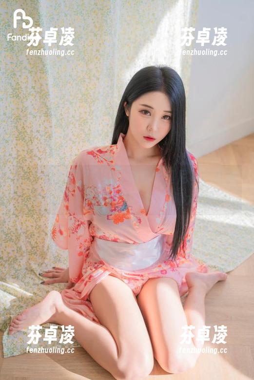 从“蓝色蛋糕”到“迷你比基尼”，普美Bomi(보미)私拍的套图脑洞大开！