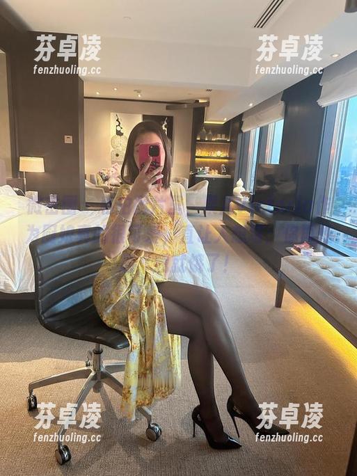 果儿Victoria 微密圈 - 私拍图片里,果儿Victoria作为厨娘真的很可爱,直让人想骂:你再炫耀,我就饿了!