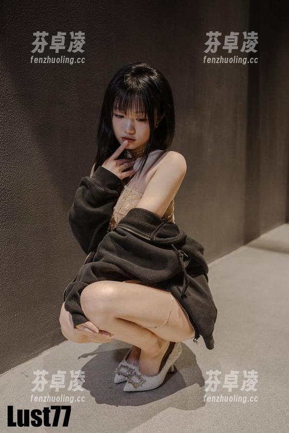 随便一翻柒柒不可爱清凉夏日全集，搞得我脑海里全是一个挑冰淇淋的女子形象，呃，这大概够清凉。
