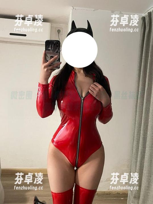 桃沢樱呀 微密圈 - 桃沢樱呀的私拍合集:黑丝袜红高跟你敢来沉迷吗?