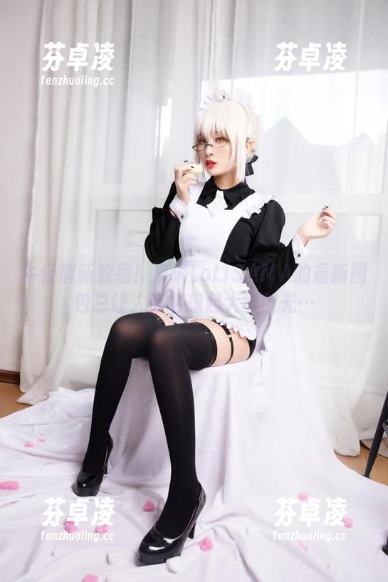 洛璃LoLiSAMA 牛仔裤新数据!洛璃LoLiSAMA的最新图包总让人莫名想起大学时光…