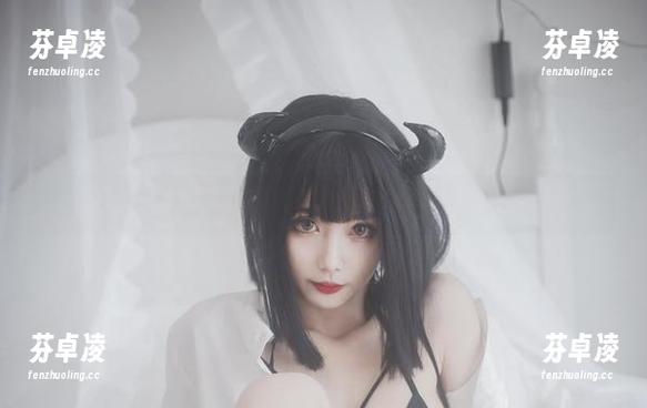 清颜真德秀 在办公室,清颜真德秀的私拍作品,不小心把文件夹变成了道具!