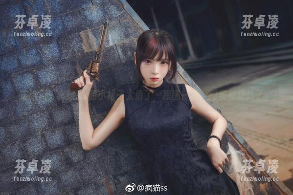 实话说，疯猫ss的小裙子太俏了，原图一发，图集都快炸了。