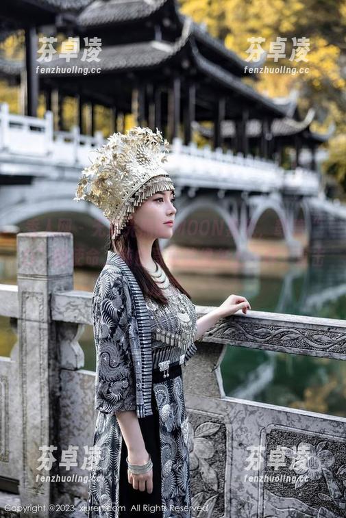 秀人网-MOON嘉依 秀人网 - 无圣光照的MOON嘉依,载着“白”的使命,纯白写真就像车上一样,直击心灵。