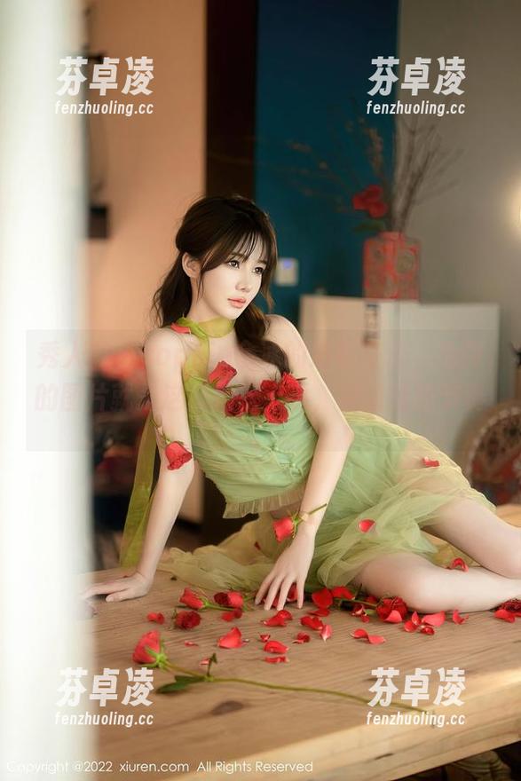 秀人网-sophie余冰 秀人网 - sophie余冰的透明奇迹,免费的图片就是这样轻松上手,有点懵的节奏。