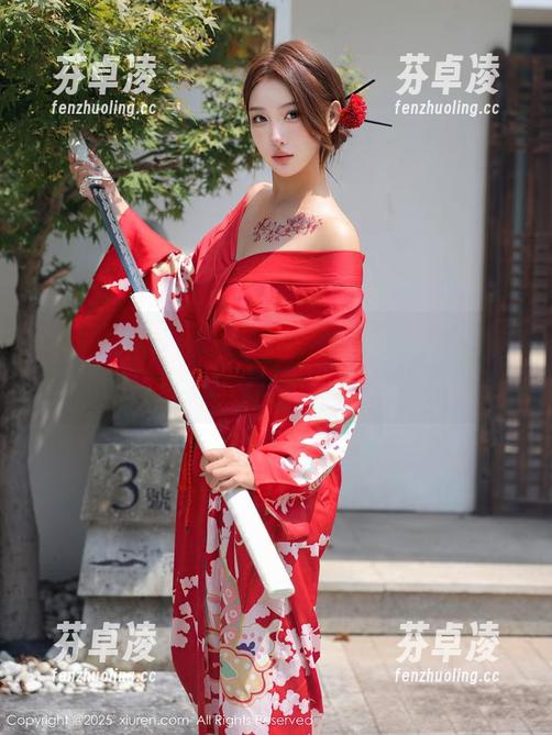 秀人网 - 全天候泳装全集，南初妹妹在水中“撒娇”，这势必又要让我熬夜了！