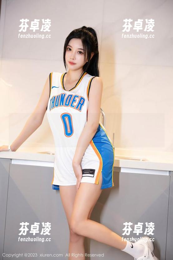 秀人网-晓梦may 秀人网 - 晓梦may化身厨娘,怎么在厨房里拍出这种写真,求分享!
