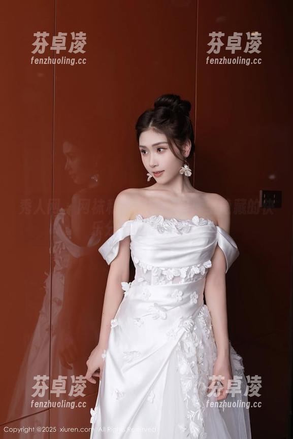 秀人网-李丽莎 秀人网 - 网袜和李丽莎:图库里隐藏的快乐分享等你来找!