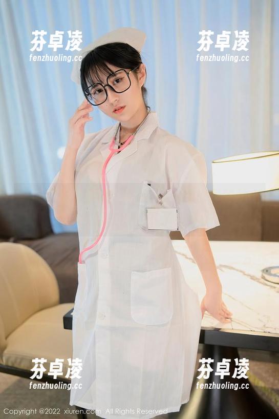 秀人网-灿宝 秀人网 - 找不到词形容时,红裙里的灿宝已经用美图写下了答案。