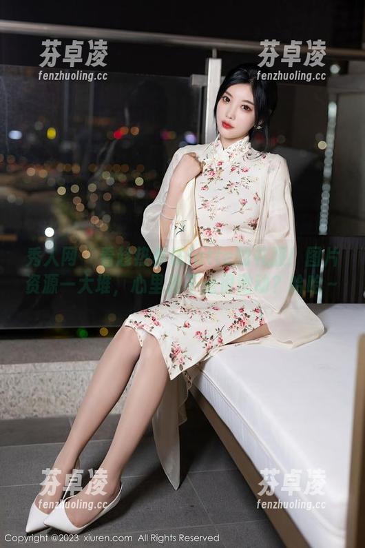 秀人网-趁热拿铁latte 秀人网 - 看趁热拿铁latte的礼服!图片资源一大堆,心里是不是很激动?哈哈~