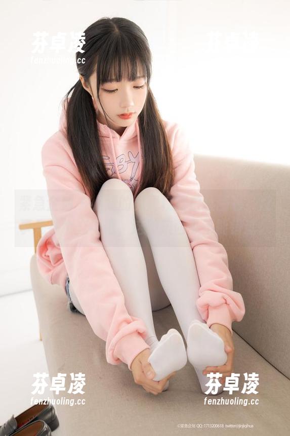 紧急企划-小婕 紧急企划 - 小婕的免费校服白丝图包,没事先补个充电吧,这种东西可不能错过。